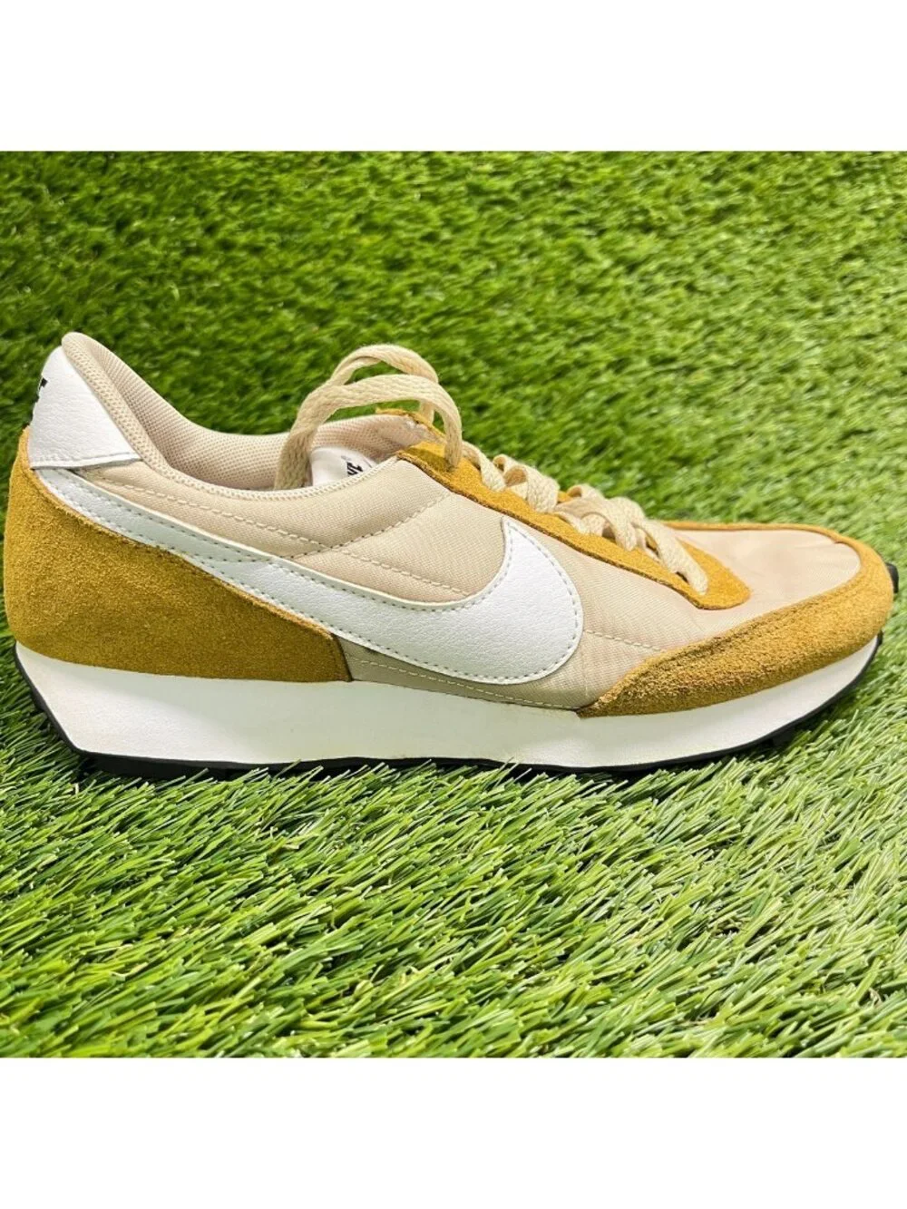 Nike Daybreak Womens Size 6.5 Beige Brown White Athletic Running Shoes Sneakers